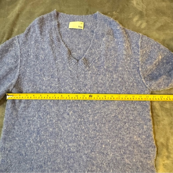 Wilfred Blue V-Neck Sweater Relaxed Fit

#1216 - Picture 3 of 7